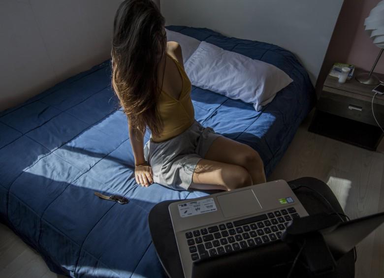 Descubre cómo S&S Studio WebCam en Tuluá ofrece un ambiente profesional, privado y seguro para mujeres que desean iniciar su carrera como modelos webcam. Ideal para principiantes, con capacitación completa y horarios flexibles Ambientes modernos y equipados para mujeres jóvenes que buscan una oportunidad como modelos webcam en Tuluá. S&S Studio WebCam te guía paso a paso en tu carrera S&S Studio WebCam en Tuluá: El mejor lugar para mujeres interesadas en el modelaje webcam, con equipos de última tecnología y soporte continuo Inicia tu carrera como modelo webcam en S&S Studio Tuluá. Recibe entrenamiento personalizado y trabaja en un entorno seguro y confiable S&S Studio WebCam, ubicado en Tuluá, brinda oportunidades únicas para mujeres primerizas que buscan estabilidad económica y crecimiento personal